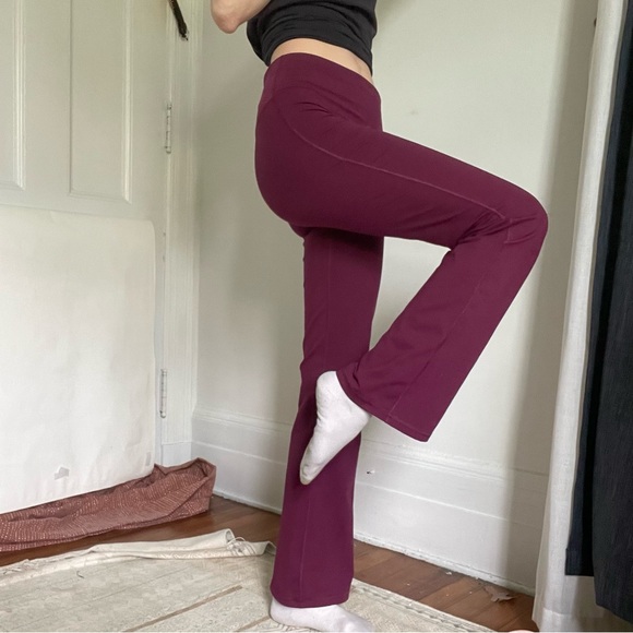 Gap purple flared yoga pants, comfortable and cute. - Picture 2 of 3